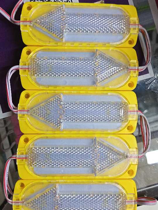 Luz Led amarilla chino