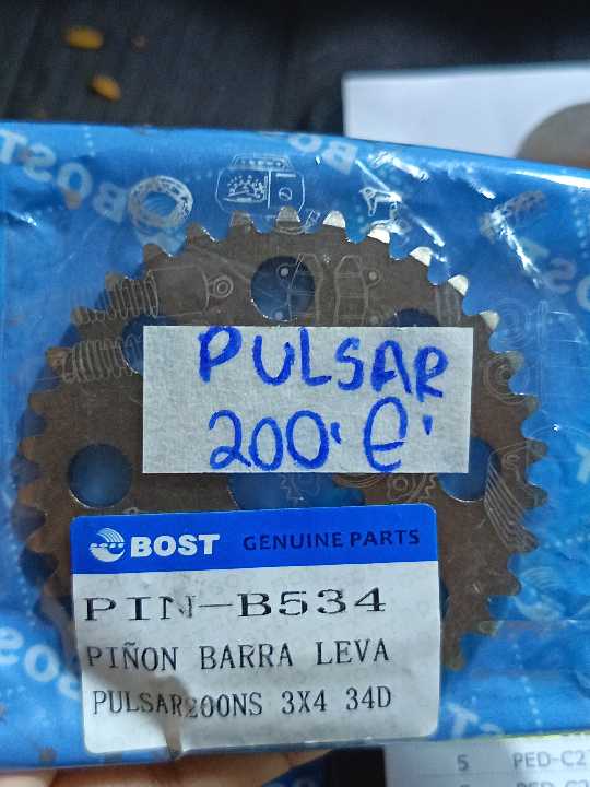 Pulsar 200 Piñón barra leva bost